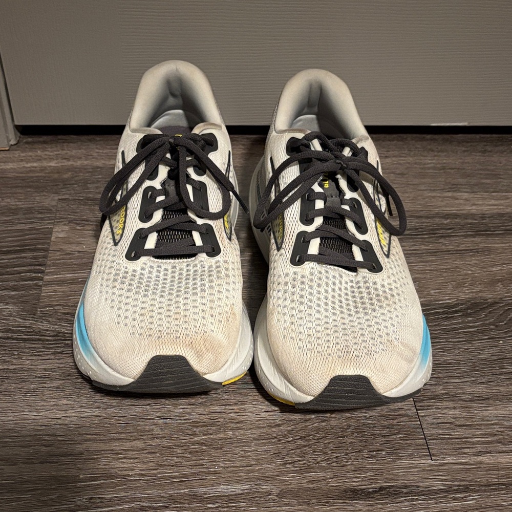 Men’s Brooks Glycerin GTS 21 Cream and Gray Running Shoes